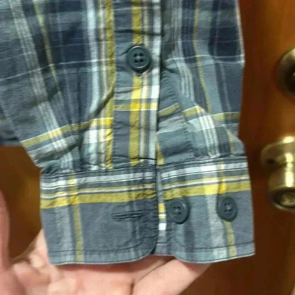 Columbia button-down shirt, size M - Picture 4 of 7